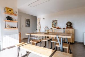 Appartements L'Odyssee provencale, un duplex de charme de 2 chambres au pied du village medieval de Bormes-les-Mimosas, offrant des prestations haut de gamme et une superbe vue sur le Massif des Maures : photos des chambres