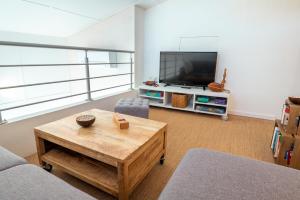 Appartements L'Odyssee provencale, un duplex de charme de 2 chambres au pied du village medieval de Bormes-les-Mimosas, offrant des prestations haut de gamme et une superbe vue sur le Massif des Maures : photos des chambres