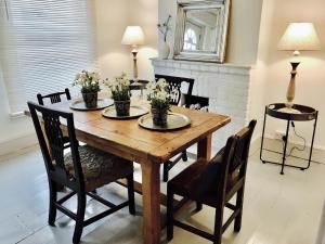 Delightful Seaside Binnacle Cottage -hosted by Whitstable-Holidays