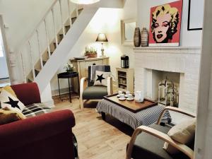 Delightful Seaside Binnacle Cottage -hosted by Whitstable-Holidays