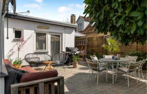 2 Bedroom Cozy Home In København S