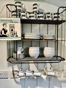 Delightful Seaside Binnacle Cottage -hosted by Whitstable-Holidays