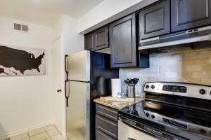 Contemporary Dallas Condo with Pool Access!