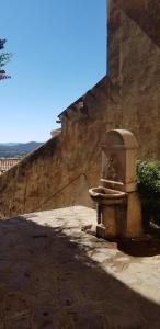 Appartements L'Odyssee provencale, un duplex de charme de 2 chambres au pied du village medieval de Bormes-les-Mimosas, offrant des prestations haut de gamme et une superbe vue sur le Massif des Maures : photos des chambres