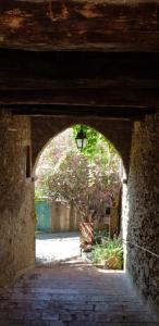 Appartements L'Odyssee provencale, un duplex de charme de 2 chambres au pied du village medieval de Bormes-les-Mimosas, offrant des prestations haut de gamme et une superbe vue sur le Massif des Maures : photos des chambres