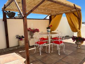 Birgu Square Townhouse, Rooftop & 3 Bathrooms