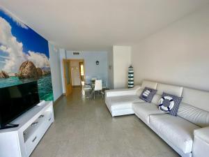 NEW! Apartamento con 2 piscinas, parque infantil, a 1 min de la playa