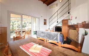 Maisons de vacances 3 Bedroom Amazing Home In Casaglione : photos des chambres