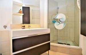 Maisons de vacances Lovely Home In St Just D Ardeche With Outdoor Swimming Pool : photos des chambres