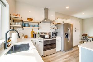 Charming Florence Home with Fire Pit and River Views!