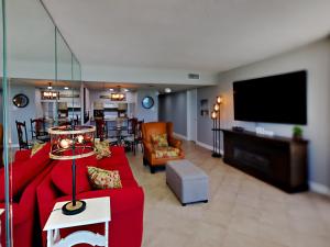 Edgewater Leeward #603