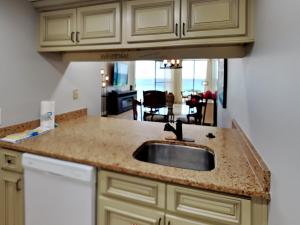 Edgewater Leeward #603