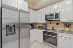 Beach Colony Tower Penthouse 17C