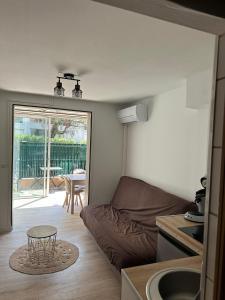 Charmant studio neuf 150m plage sur avenue principale climatisé et parking