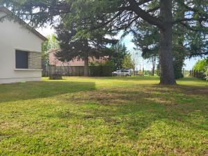 Maisons de vacances Aux Trois Cypres : Maison 3 Chambres