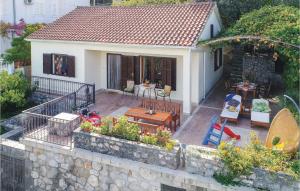 Three-Bedroom Holiday Home In Crkvice