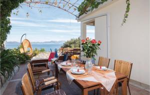 Three-Bedroom Holiday Home In Crkvice