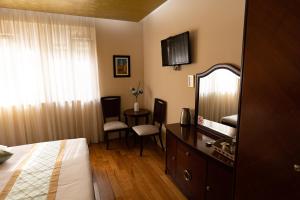 Scallop Regent Rooms