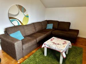 Ljungaverk Takvåning med Ekgolv och badkar nära älven