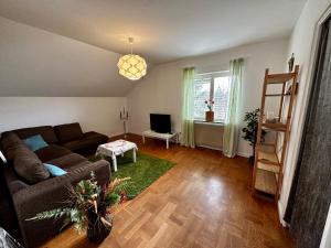 Ljungaverk Takvåning med Ekgolv och badkar nära älven