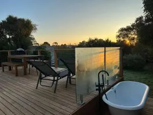 Enjoy a renovated retreat with outdoor bath - Learmonth