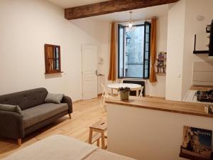 Appartements studio-ville medievale-charmant : photos des chambres
