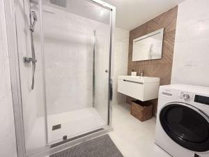 **Sainte-Maxime: Appart Neuf 2 Pièces, Terrasse, Clim, 4 Couchages** - FR-1-226-519