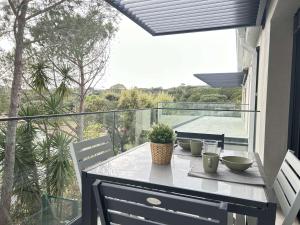 **Sainte-Maxime: Appart Neuf 2 Pièces, Terrasse, Clim, 4 Couchages** - FR-1-226-519