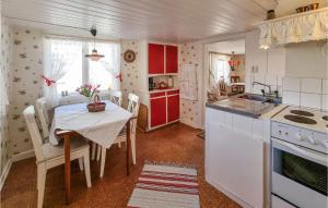 Amazing Home In Hovenäset With Kitchen
