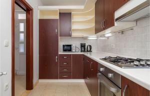 Beautiful Apartment In Icici With 3 Bedrooms And Wifi