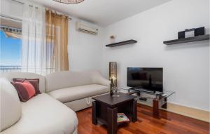 Beautiful Apartment In Icici With 3 Bedrooms And Wifi