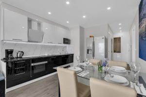 Cliffside Breeze Apartment