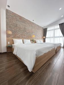 Phòng Đôi Tiêu Chuẩn Có 2 Giường Đôi (Standard Double Room with Two Double Beds)