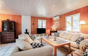 3 Bedroom Gorgeous Home In Aakirkeby