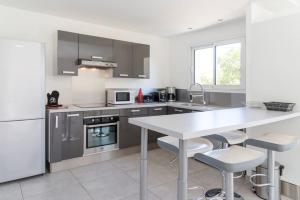 Villa 4 personnes U Pinu, piscine partagée, 6 kms de porto vecchio