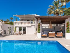 Villa Lorenza by HMR Holidays