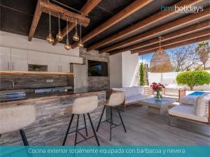 Villa Lorenza by HMR Holidays