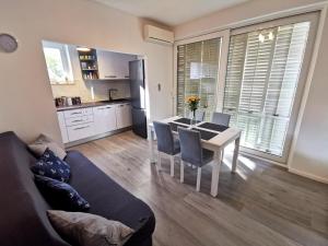 Apartment with balcony Nike