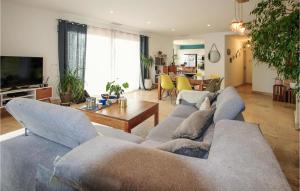 Cozy Home In Caumont Sur Durance With House A Panoramic View
