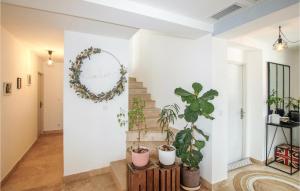 Maisons de vacances Awesome Home In Caumont Sur Durance With Kitchen : photos des chambres