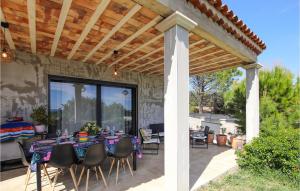 Maisons de vacances Amazing Home In Caumont Sur Durance With Outdoor Swimming Pool, Wifi And Private Swimming Pool : photos des chambres