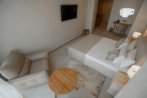 Deluxe Double Room room in Marine Residence apartment in Maristella hotel