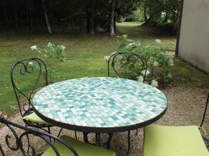 Appartements Le gite des vallees : Appartement - Vue sur Jardin