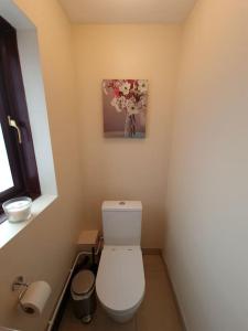 London Luxury 6 Bedroom Family House Sleeps 12 people Parking for 4 Cars Close to tube.