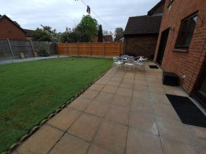 London Luxury 6 Bedroom Family House Sleeps 12 people Parking for 4 Cars Close to tube.