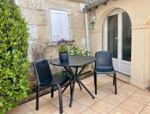 B&B / Chambres d'hotes Maison d'hotes spa terrasse parking privatifs Nevers : photos des chambres