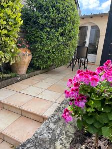 B&B / Chambres d'hotes Maison d'hotes spa terrasse parking privatifs Nevers : photos des chambres