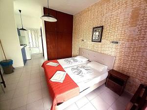 HOLIDAYS STUDIOS & APARTMENTS