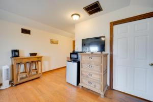 Studio in Fredericksburg Winery with Shared Hot Tub