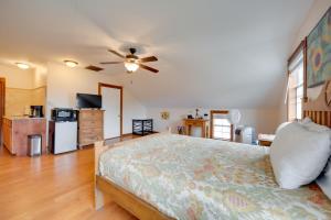 Studio in Fredericksburg Winery with Shared Hot Tub